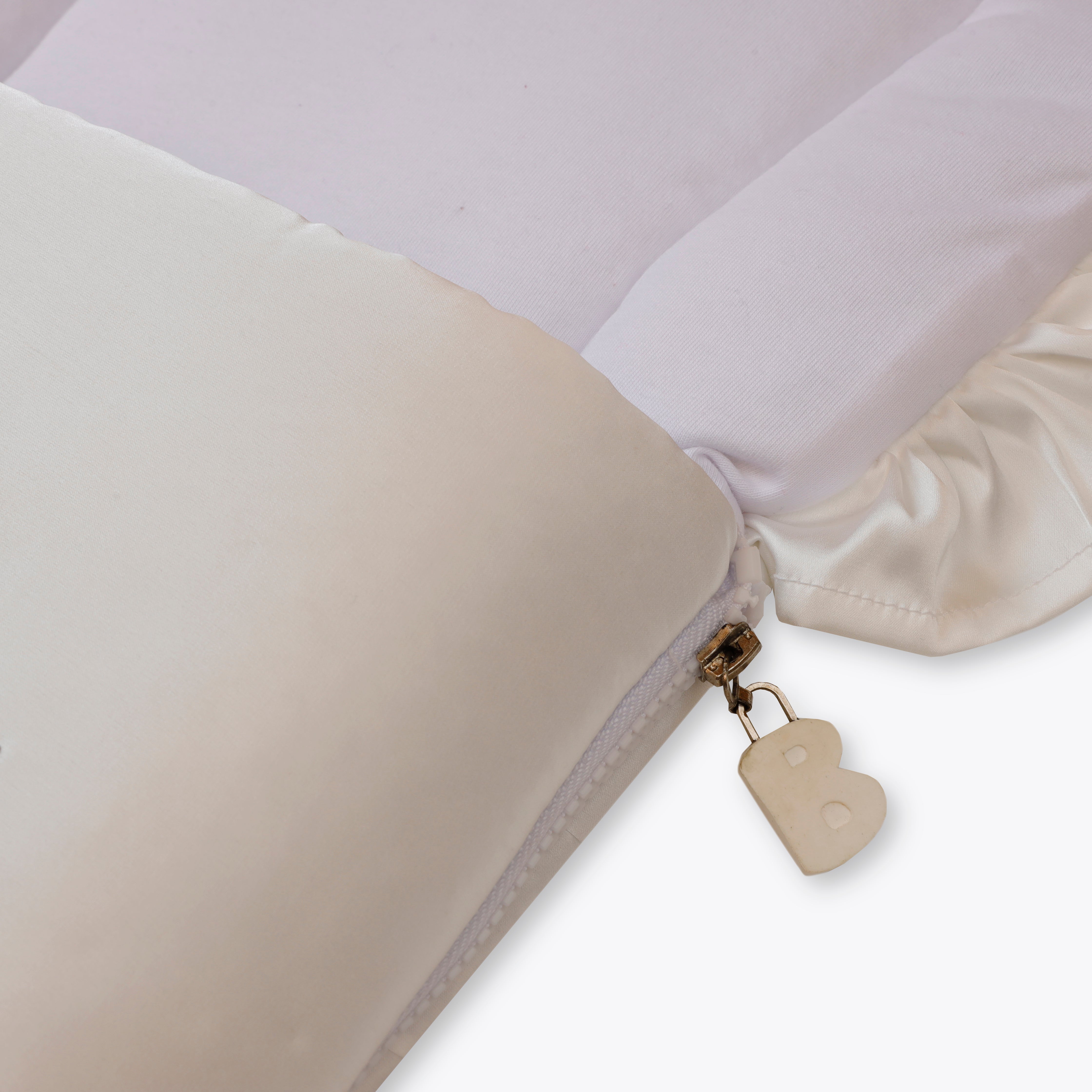 Carry Nest Frill White Blue Heart